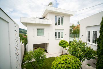 Obraz premium Villa backyard with green nature and luxury fascilities