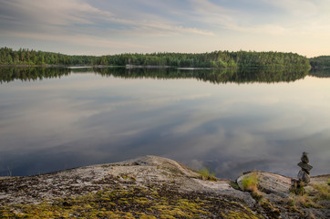 Fototapeta na wymiar Lake shore in Karelia.