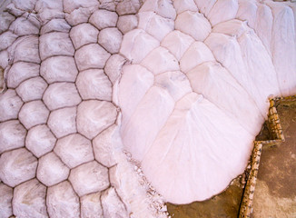 Flor de Sal d’Es Trenc se cosecha artesanalmente de la superficie de las balsas Salinas de Levante, Parque Natural de Es Trenc-Salobrar, Campos, Mallorca, balearic islands, spain