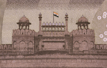 close up image of Indian currency 500 rupee note displaying Red Fort