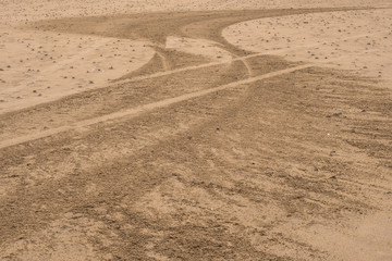 Naklejka premium Car tire trail on a sand. Abstract background.