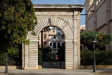 Porta Vella del Moll,puerta de estilo manierista (1620), l arquitecto Antonio Saura ,escultor Jaume Blanquer, Paseo de Sagrera, Palma, Mallorca, balearic islands, Spain