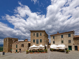 Italien - Toskana - Montalcino - Sant'Angelo in Colle - Piazza Castello