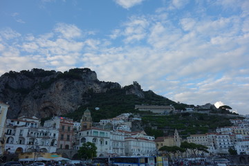 Obraz premium Sunset in Amalfi town on coast in Campania, Italy