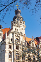 Obraz premium Neues Rathaus in Leipzig im Frühling