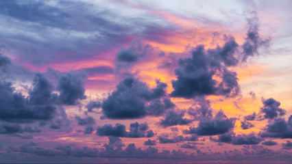 Naklejka premium Twilight sky and cloud at morning background image