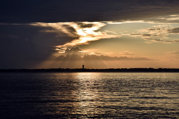 Sonnenuntergang über dem Meer in Arcachon
