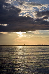 Sonnenuntergang über dem Meer in Arcachon
