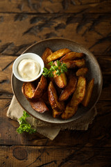 Roasted potato wedges with sauce