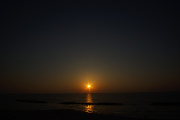 Fototapeta na wymiar Gradation colors of sunset into the sea