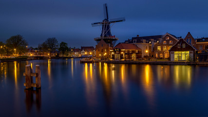 Fototapeta na wymiar Holland landscape of flowers, tulips and windmills at night