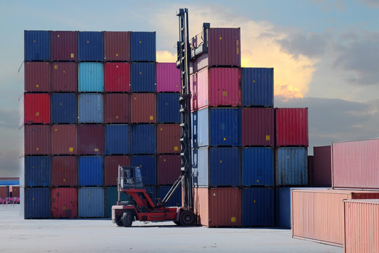 A car for storing containers on stacks