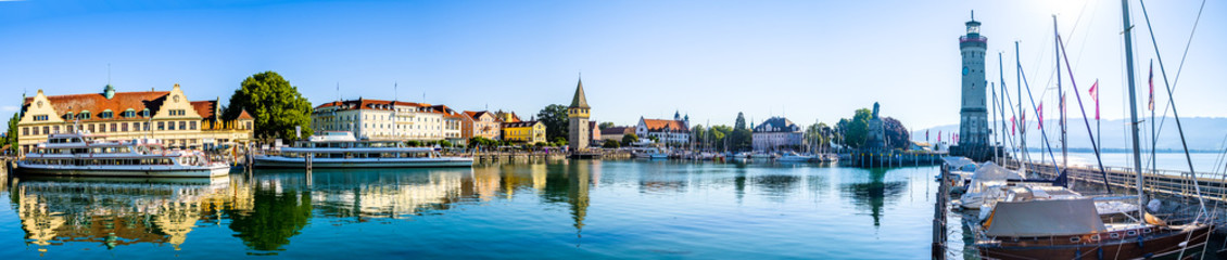 Fototapeta na wymiar famous harbor of Lindau am Bodensee