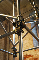 
junction between metal tubes of a scaffolding