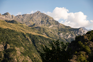 Fototapeta premium Les Pyrénées en été.