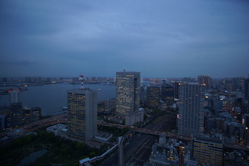 Fototapeta premium Beautiful urban cityscape with Tokyo city under twilight sky