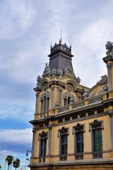 Fototapeta na wymiar belle façade de bâtiment en Espagne