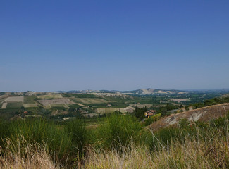 Fototapeta na wymiar panoramica suggestiva dei campi coltivati in emilia romagna, in italia