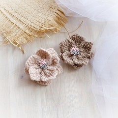 Artificial crochet flowers made out of cotton yarn in beautiful pastel colors	