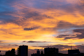 都会の夕焼け