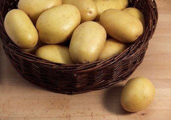 Mona Lisa Potato, solanum tuberosum, Vegetables in Basket