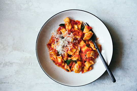 Ravioli with tomato sauce and fresh basil
