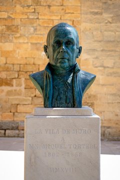 busto homenaje a Mosen Miquel Tortell, Muro, Pla de Mallorca, centro-norte de la isla, Mallorca, balearic islands, Spain