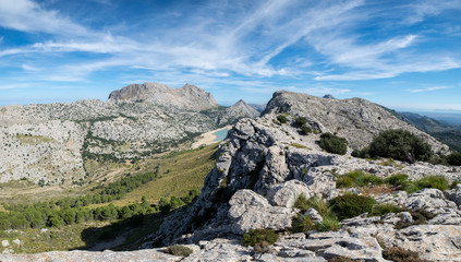 Fototapeta na wymiar paisaje carstico de Na Franquesa, 1067 mts, Paraje natural de la Serra de Tramuntana, Mallorca, balearic islands, Spain