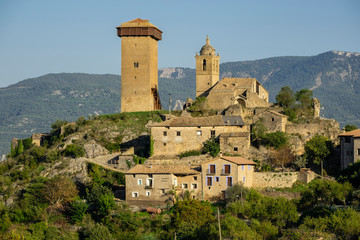 Fototapeta na wymiar Torre de Abizanda, Bien de Interés Cultural , comarca de Sobrarbe, provincia de Huesca, cordillera de los Pirineos, Spain