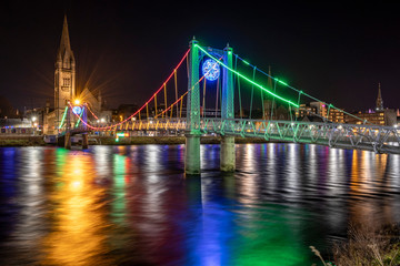 Obraz premium Greig Street Bridge sobre el rio Ness, Inverness, Highlands, Escocia, Reino Unido