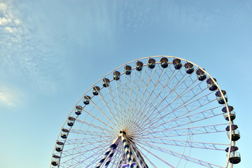 Riesenrad in der Dämmerung