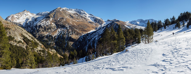 Bachimala (3.176 m), ascenso al puerto de la Madera, Huesca, Aragón, cordillera de los Pirineos, Spain