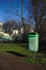 Mülleimer im Park