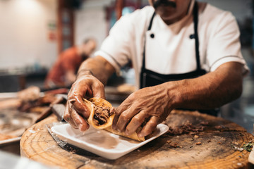 Taquero making tacos