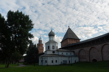 Fototapeta na wymiar Veliky Novgorod.Novgorod Kremlin.Pokrovskaya Church, Kokuy and Pokrovskaya Towers.Great Novgorod