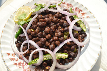 white plate full of indian roasted black chickpeas