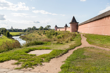 Fototapeta na wymiar Suzdal, The Golden Ring of Russia, view on Spaso-Efimyevsky monastery and river Kamenka