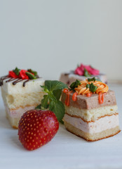 cake with strawberries