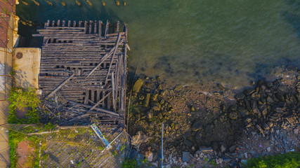Overhead pier