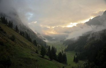Morgenstimmung im Tal des Sämtisersee im Alpstein Gebirge