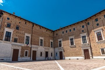 Fototapeta na wymiar Urbino: il suo centro storico è patrimonio dell’umanità Unesco. La città fu uno dei più importanti centri del Rinascimento Italiano