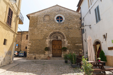 Fototapeta na wymiar Internal church of the town of Bevagna
