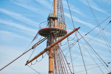 Sailing mast of ship © TRAVELARIUM