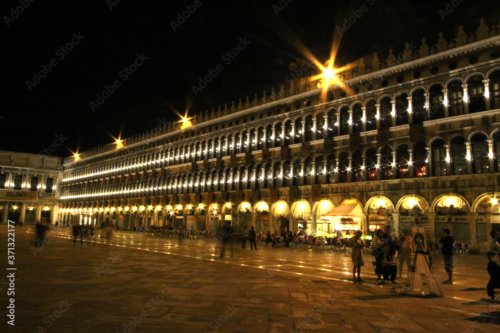 Poster Night view of Piazza San Marco