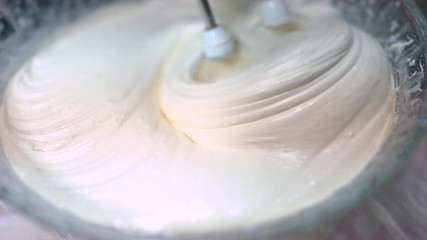 making whip cream at home | home coking | preparing homemade delicious cupcakes - Powered by Adobe