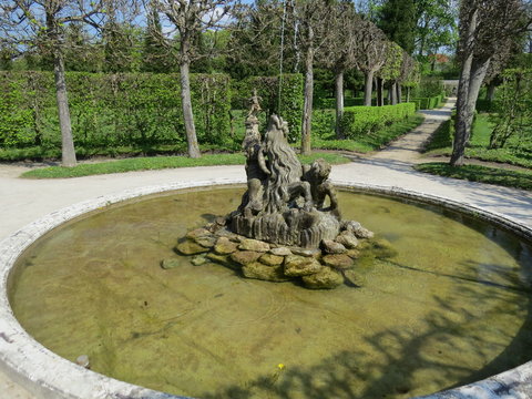 Parnass-Brunnen
