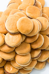 山盛りのハンバーガー