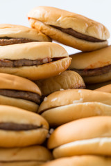 山盛りのハンバーガー