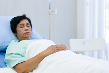 Obraz na płótnie Canvas Elderly patient is sleeping.