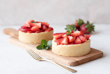 cake with strawberries